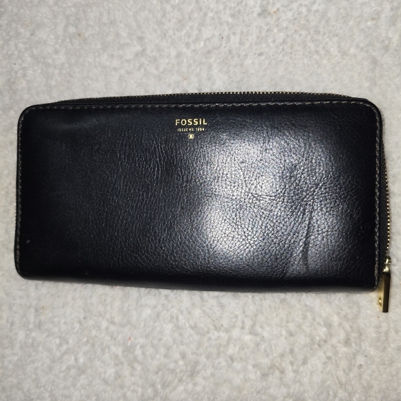 Fossil Black Leather Zipper Wallet 8x4 Inch - Picture 2 of 3